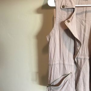 Sleeveless jacket
